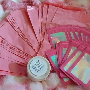 Bundle•40 Courier Bags•20 Holographic Window Bags•1000 White Label Roll